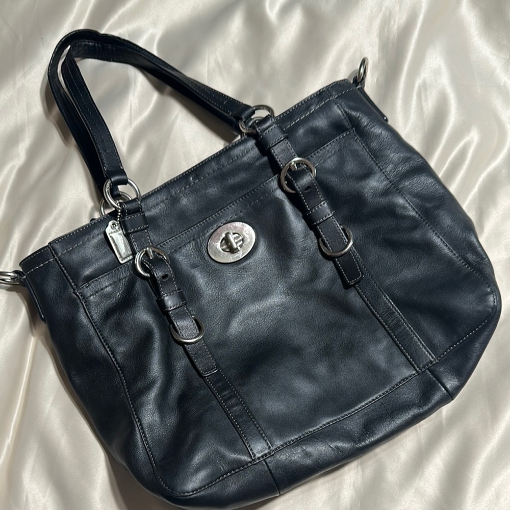 Elegant Coach Black Leather Tote Bag